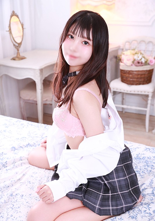 アンティークベッドとやわらかい自然光で撮影した明るい印象の作例